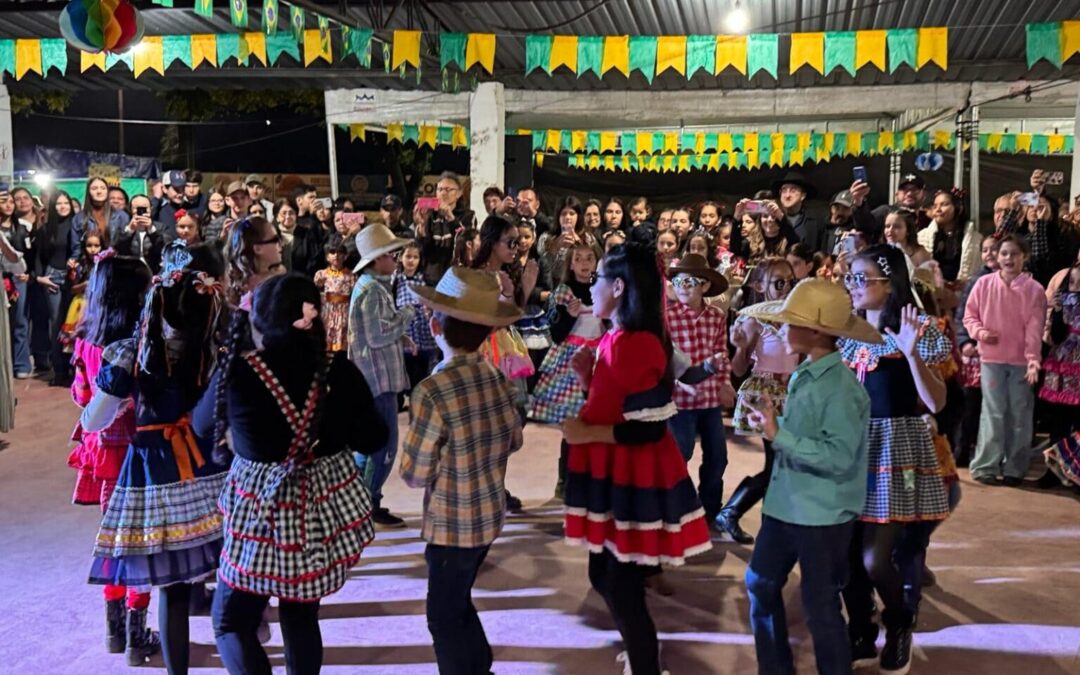 Público comparece em massa e vence o frio na Festa Julina das Escolas João José Leite da Silva e Joaquim dos Santos