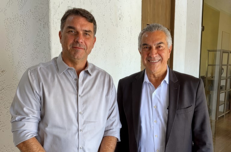Flávio Bolsonaro se encontra com Reinaldo e elogia força das alianças do PL-MS
