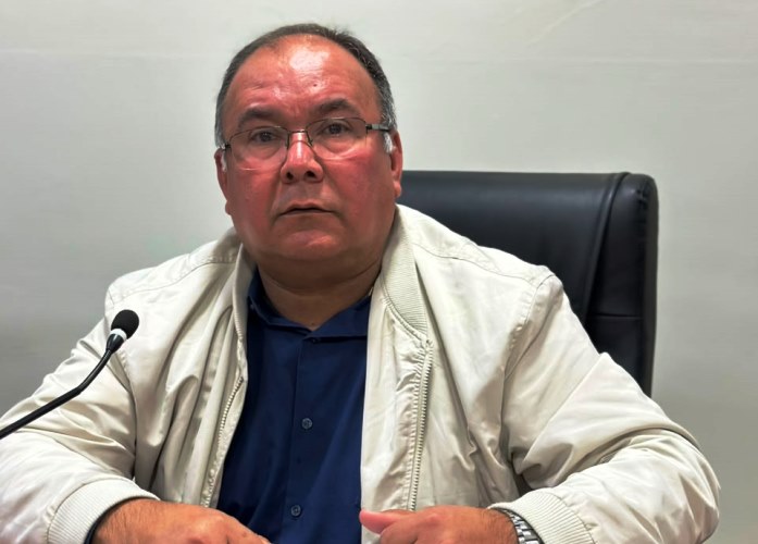 Vereador Jerônimo Ferreira solicita melhorias em ruas e serviços de limpeza
