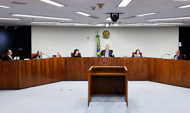 Dino e Moraes defendem rediscutir dispensa de diploma para jornalista