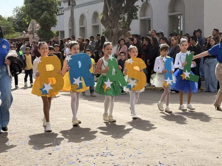 Desfile cívico de 7 de Setembro reúne população e celebra a Independência do Brasil em Porto Murtinho