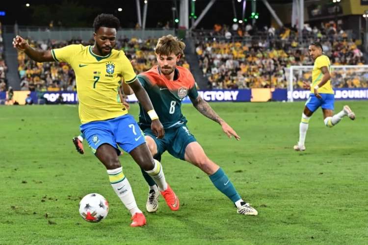 Brasil empata no último lance e evita derrota para a Austrália no primeiro teste após a Copa