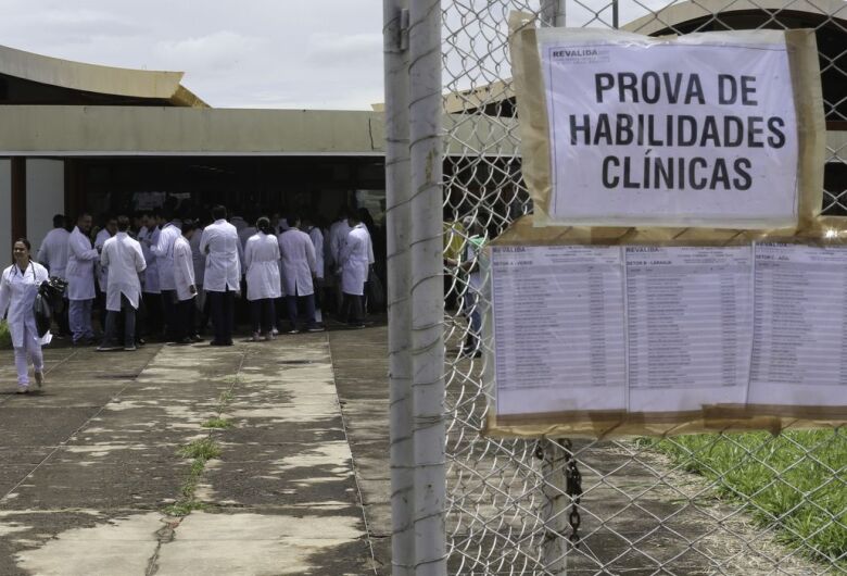 Revalida 2026/2: prazo de envio de diploma médico termina dia 19