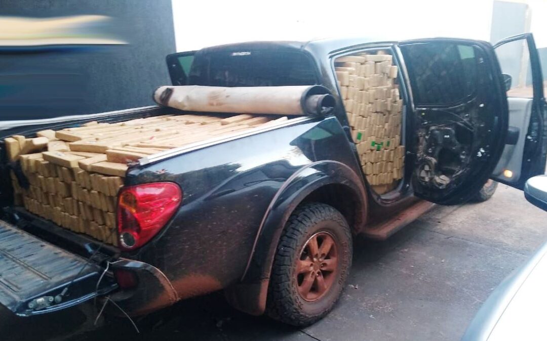 Polícia Militar apreende mais de 1,5 tonelada de maconha e recupera veículo furtado, durante “Operação Hórus”, no distrito de Alto Caracol