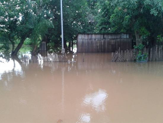 Enchente no Rio Apa já deixa famílias desabrigadas em Bela Vista