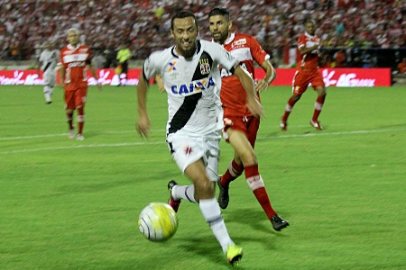 Vasco vence CRB, mas não impede jogo de volta na Copa do Brasil