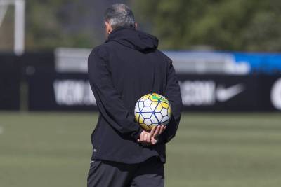 Jogador do Corinthians vê justiça em novo boato sobre Tite na Seleção