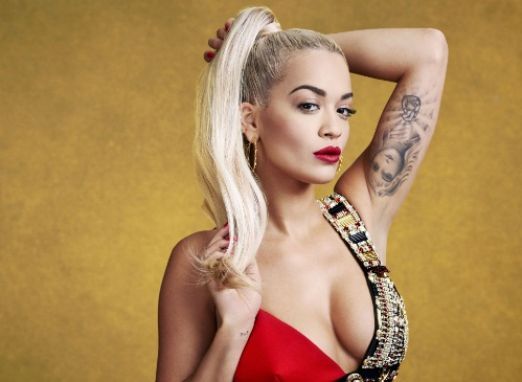 Rita Ora é fotografada em ângulo indiscreto; veja mais flagras da gata