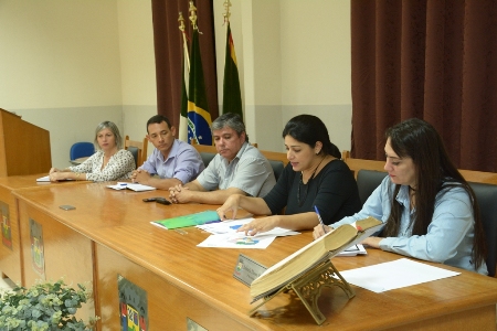 Prefeito Reinaldo Piti e vereadores participam de reunião com a Subsecretária de Políticas Públicas para Mulheres, Luciana Azambuja