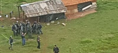 Polícia faz megaoperação em busca de armas em fazenda invadida por indígenas