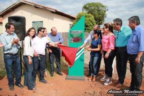 Prefeito Manoel inaugura 16 quadras de asfalto, construído com recursos próprios
