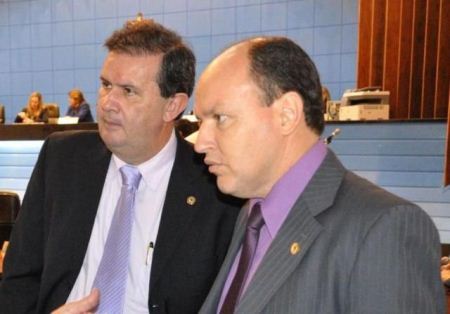 Deputados do PMDB veem aliança com PSDB saída para sobrevivência