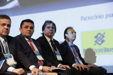 Prefeitos ouvem de senador promessa de votar veto ao projeto do ISS