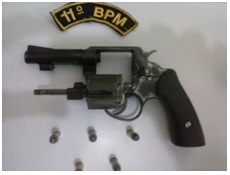 Homem e preso com revolver pela PM