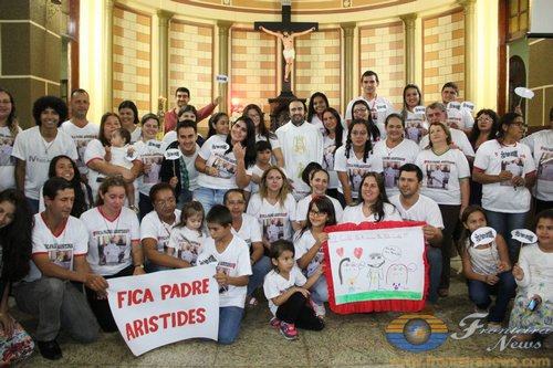Em Bela Vista, Fieis criaram movimento “Fica Padre Aristides”