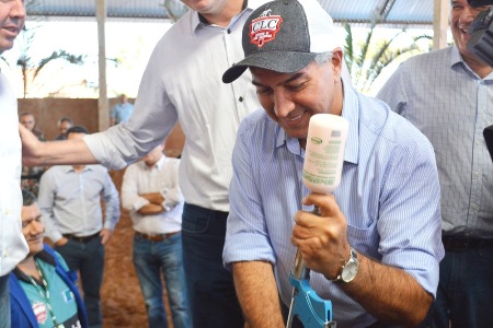 Governador abre campanha contra aftosa; meta é imunizar 20 milhões de animais em MS