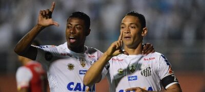 Zagueiros salvam, Santos bate Santa Fe e retoma liderança na Liberta