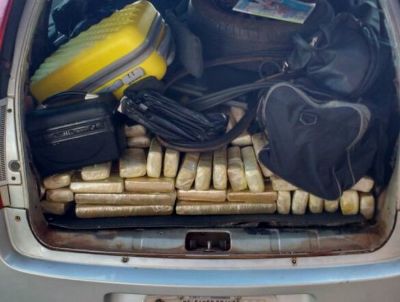 Polícia Militar prende duas mulheres com 97 quilos de maconha em um carro