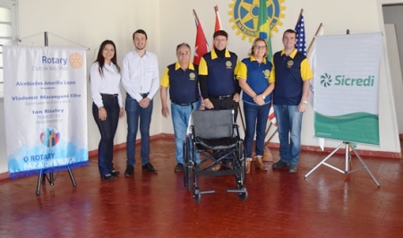 Bela Vista: Banco Sicredi faz doação de Cadeira de Rodas para Rotary Club