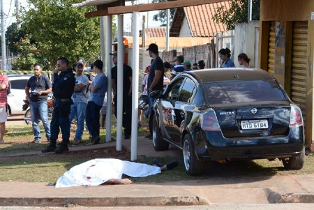 Briga entre dois policiais militares termina com tenente aposentado morto a tiros