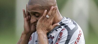 Roberto Carlos é processado, mas acerta pagamento de pensão