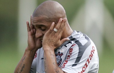 Roberto Carlos é processado, mas acerta pagamento de pensão