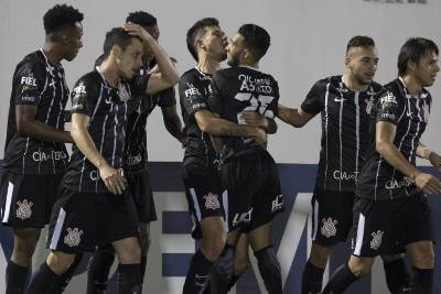 Jadson volta ao Corinthians após recondicionamento físico