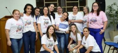 Fabrizia entrega Moção de Aplausos ao “Grupo Mulheres do Bem”