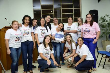 Fabrizia entrega Moção de Aplausos ao “Grupo Mulheres do Bem”
