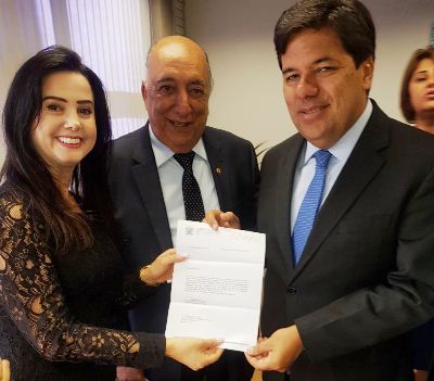 Deputada Mara Caseiro entrega a ministro da Educação solicitações de reforma para escolas do Conesul