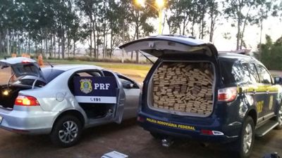Traficante capota carro em perseguição  e abandona 654 quilos de maconha