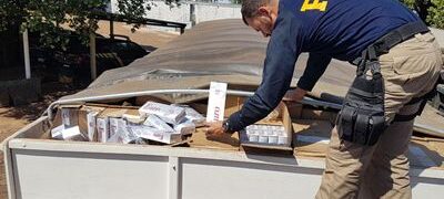 PRF apreende 300 mil maços de cigarros contrabandeados e motorista é preso