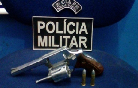 Homem foge da PM de Bela Vista e detido com arma