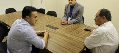Deputado recebe pedido da comissão dos remanescentes aprovados no concurso da AGEPEN