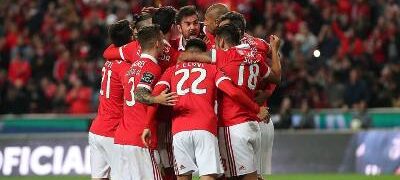 Brasileiro Jonas faz história em goleada do Benfica no Português