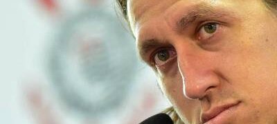 Cássio despista sobre mudanças no Corinthians: “Tática é com o Carille”
