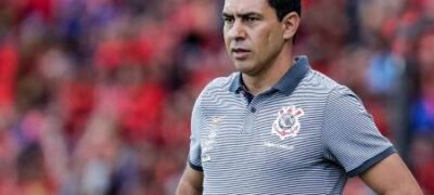 Carille diz ser realista e respeitar a realidade financeira do Corinthians