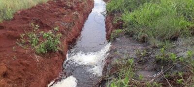 PMA autua arrendatário de lote de assentamento em R$ 20 mil por construir drenos ilegalmente em área protegida de nascentes