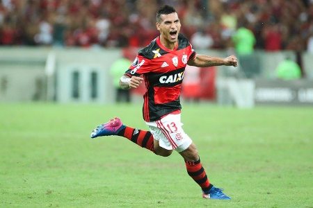 Trauco defende Guerrero e espera melhorar no Fla em 2018