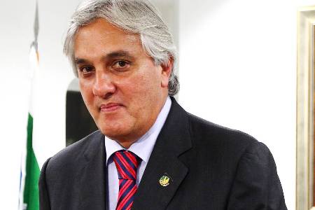 MPF denuncia Delcídio e mais dez por compra de Pasadena
