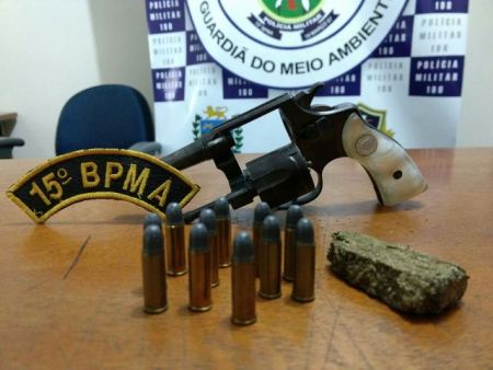 PMA prende paranaense com arma de fogo, munições ilegais e maconha