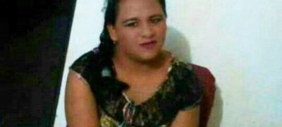 Homem mata esposa grávida com tiro na testa e foge atirando para o alto