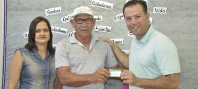 Carteiras de passe livre para idosos são entregues em Jardim