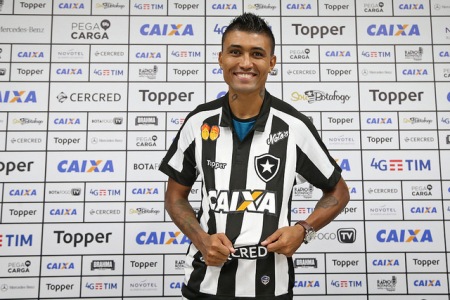 Kieza é regularizado no Botafogo e pode estrear sábado