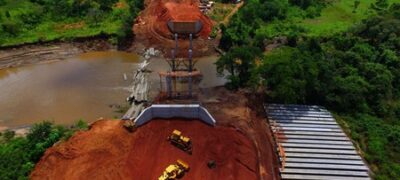 Ponte que substitui a que desabou em 2016, em Guia Lopes da Laguna, será concluída em abril