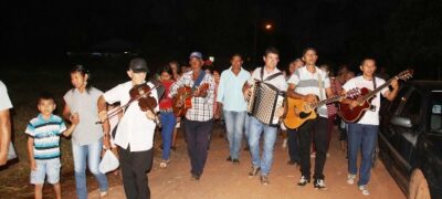 Em Bela Vista devotos de Santo Expedito agradecem os milagres recebidos com procissão