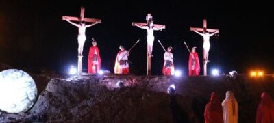 Paixão de cristo emociona brasileiros e paraguaios em Bela Vista