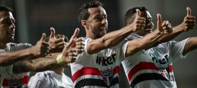 Com dois de Nenê, São Paulo bate América-MG e entra no G4