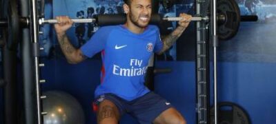 Após retornar à França, Neymar realiza trabalho no PSG