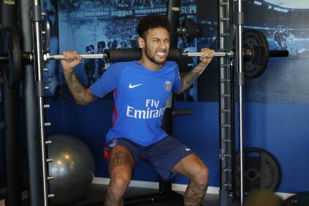 Após retornar à França, Neymar realiza trabalho no PSG